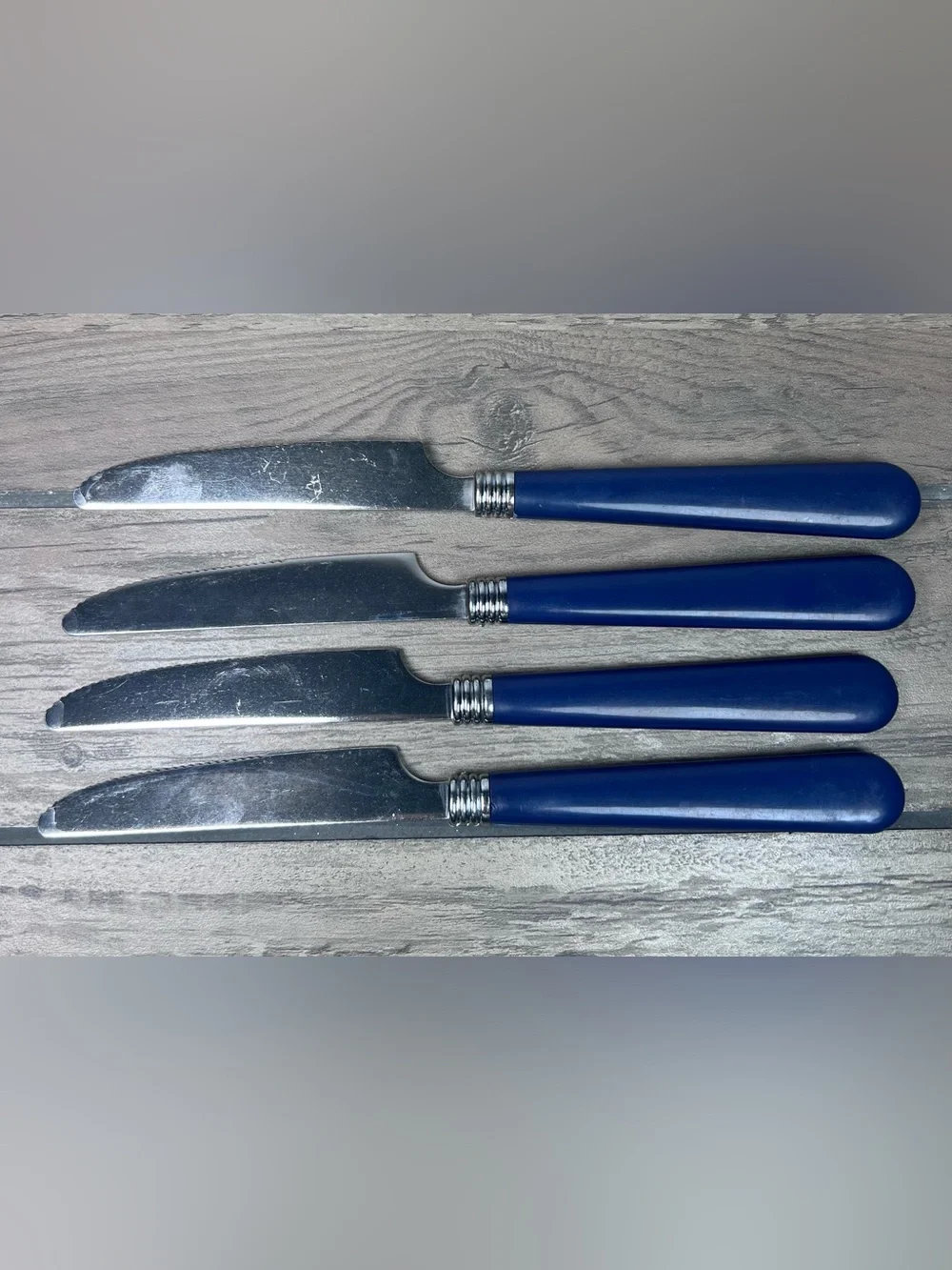 Gibson VTG Blue Plastic Handle 4 Dinner / Butter Knife Stainless Flatware Retro